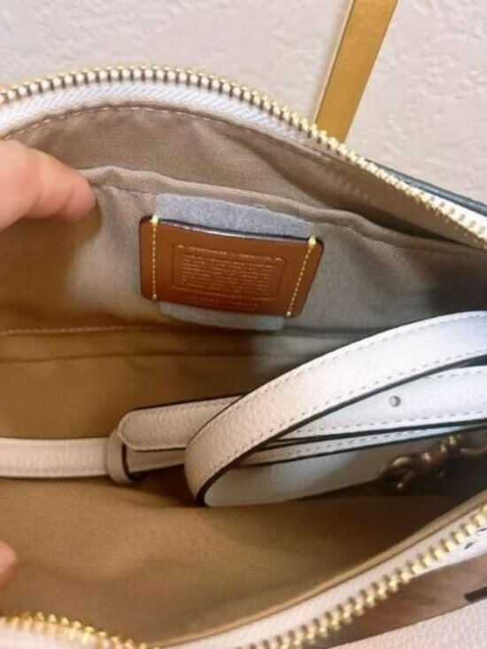 Coach X Peanuts Teri Shoulder Bag With Snoopy - Picture 7 of 8